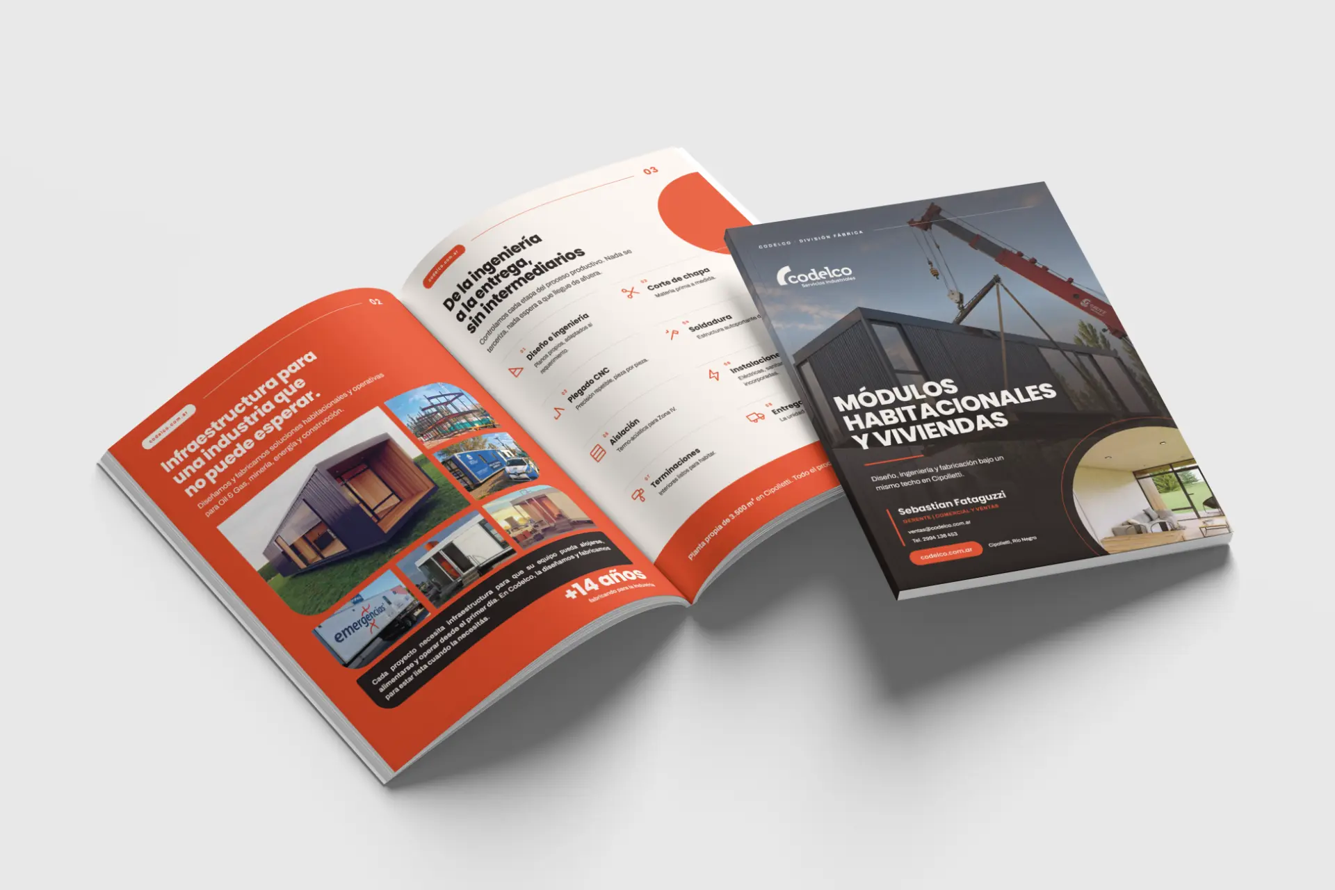 Revista de CODELCO División Fábrica: tapa de módulos habitacionales y páginas del proceso de fabricación